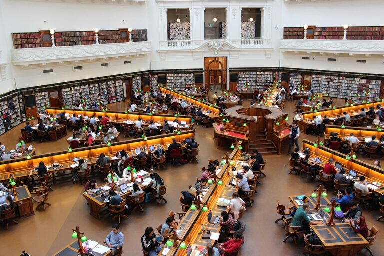 Program studi yang ditawarkan oleh Universitas Satya Negara Indonesia sangat beragam, mulai dari ilmu komunikasi, manajemen, hingga teknik informatika. Seluruh program studi tersebut dirancang dengan kurikulum yang relevan dengan kebutuhan industri dan pasar kerja, sehingga lulusan universitas ini siap bersaing di dunia kerja.