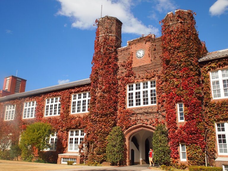 Peran Universitas di Jawa Tengah dalam Pengembangan Sumber Daya Manusia